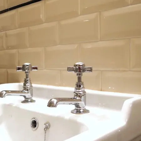 Maison De La Tour فيلة أنتيب