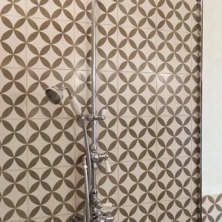 Maison De La Tour أنتيب